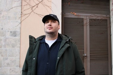 "MUŽ NAŠE PEVAČICE GODINAMA DOVODI TRANSVESTITE NA JAHTU, NE ZNAM KAKO BI PROŠAO DA SE SAZNA" Voditelj Pinka progovorio o aferi koja trese Srbiju